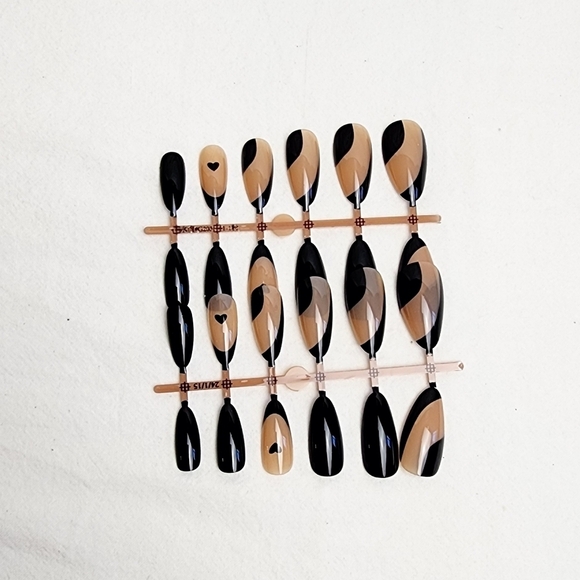 24 Pieces Glossy Fake Press On Nails - Picture 4 of 7